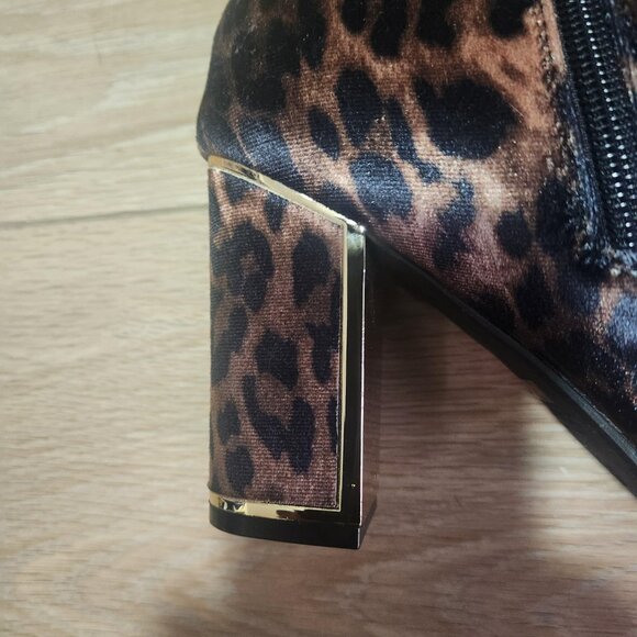 Bamboo Leopard print Ankle boots with goldtone heels - Picture 6 of 10
